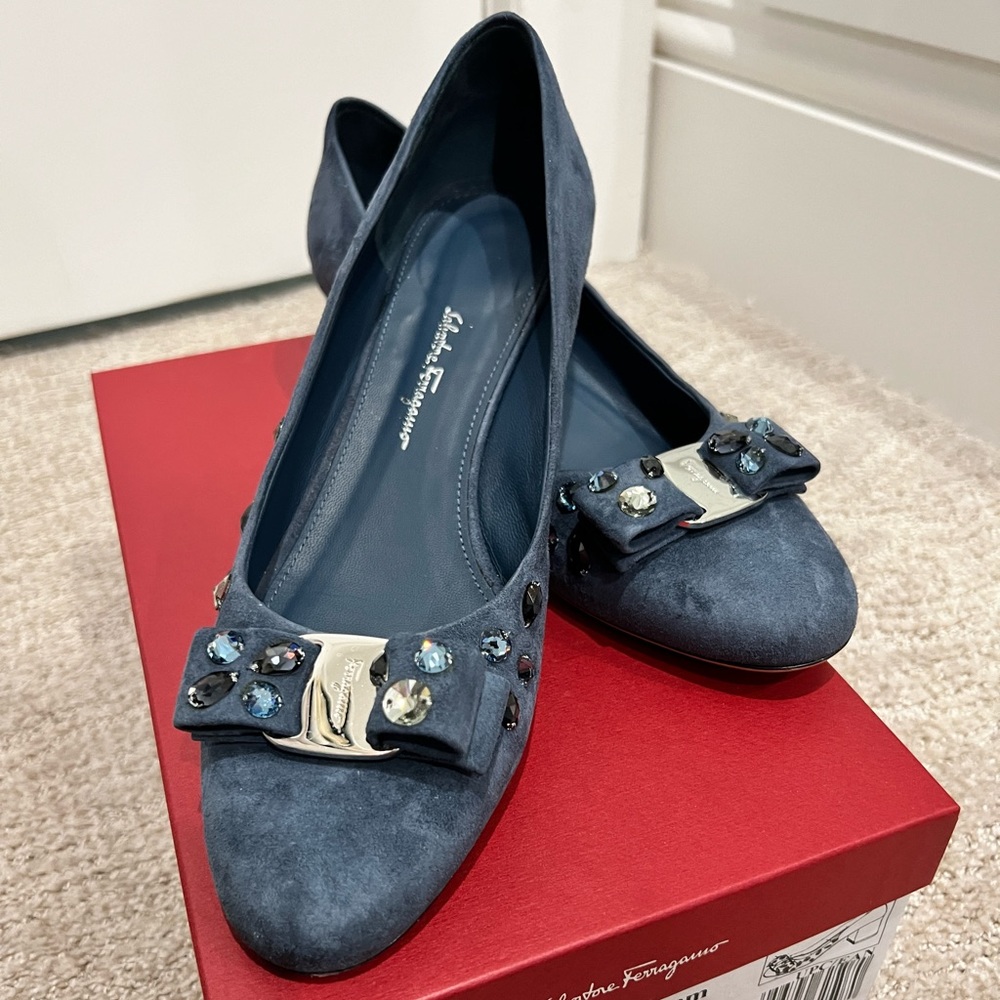 Salvatore Ferragamo size 9 Vara Jeweled Pumps